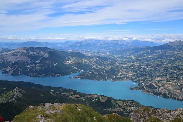 lac Serre-Ponçon montagne