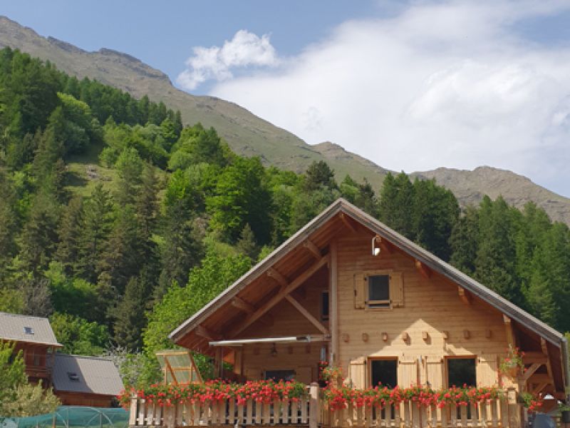 activite-decouverte-hautes-alpes ambiance-hameau-des-gourniers