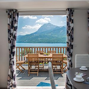 logement avec vue sur lac de serre poncon dans les hautes alpes